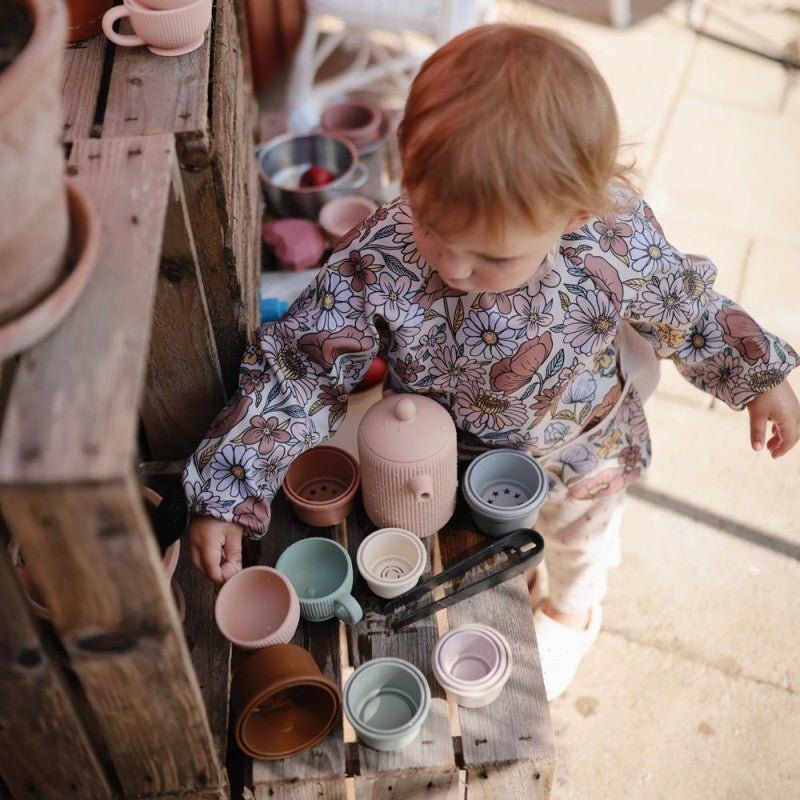 Babero con mangas Retro Flowers - Nanetes