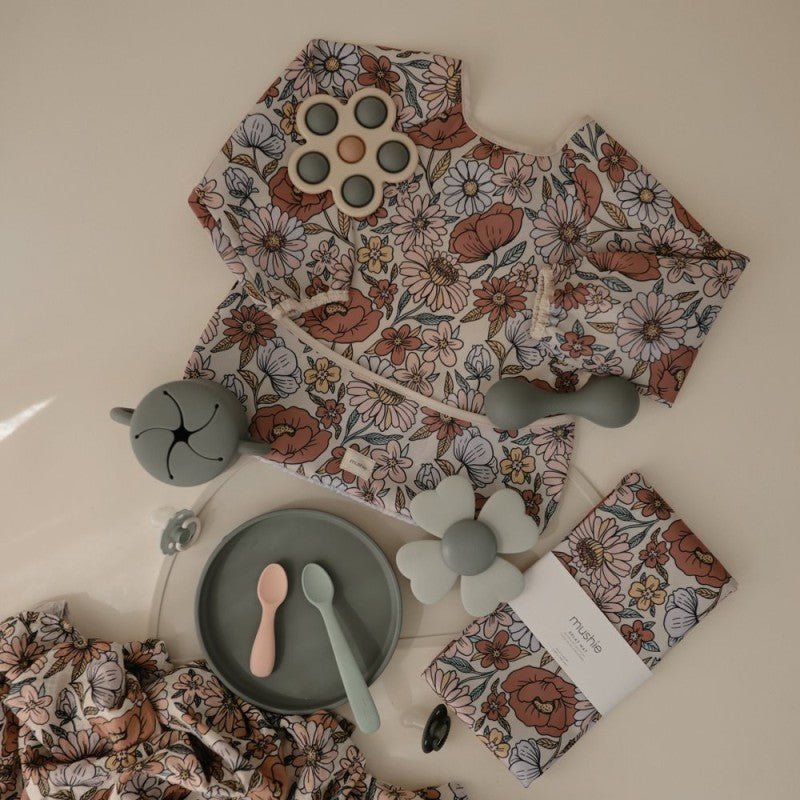 Babero con mangas Retro Flowers - Nanetes