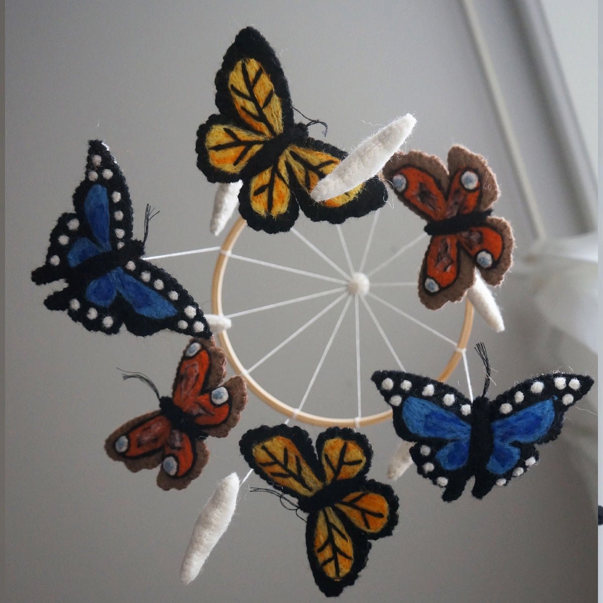 Móvil para cuna artesanal Mariposas - Nanetes