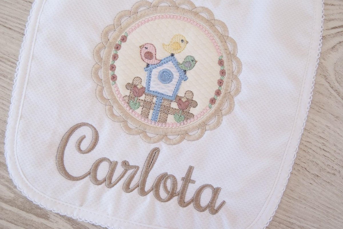 Babero Personalizado Bebé Nanetes Casita Pájaros - Nanetes