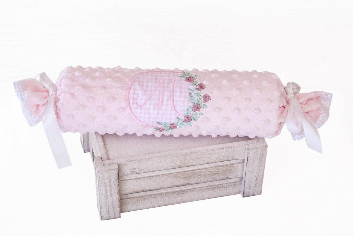 Cojín Caramelo Antivuelco Personalizado Nanetes Inicial Flores Bordada - Nanetes