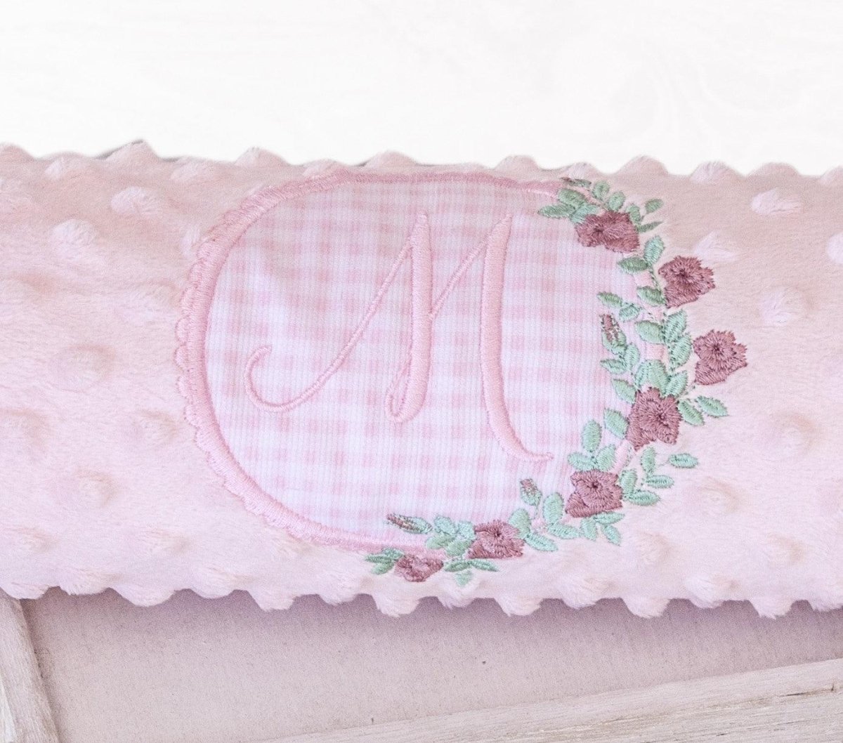 Cojín Caramelo Antivuelco Personalizado Nanetes Inicial Flores Bordada - Nanetes