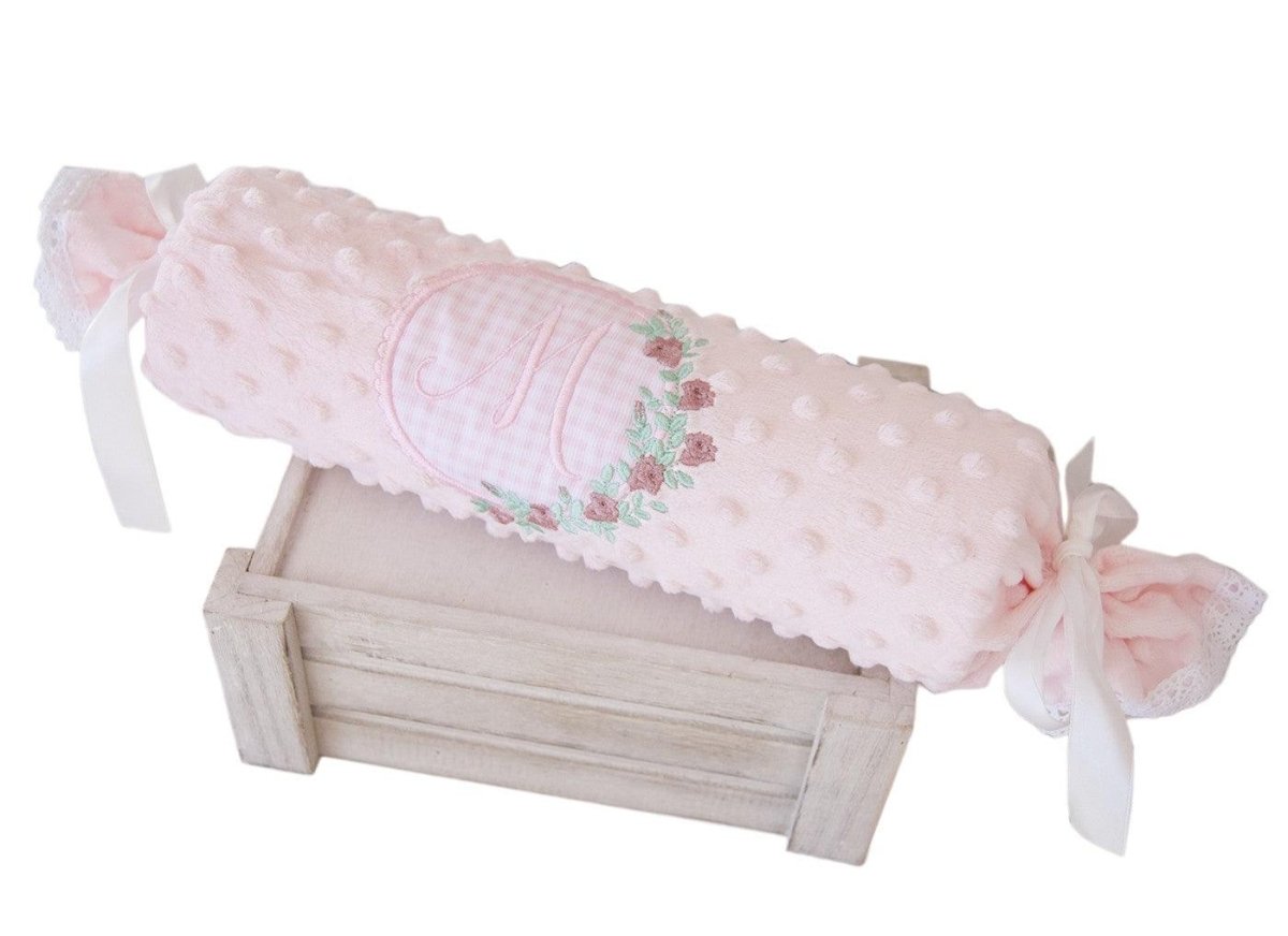 Cojín Caramelo Antivuelco Personalizado Nanetes Inicial Flores Bordada - Nanetes