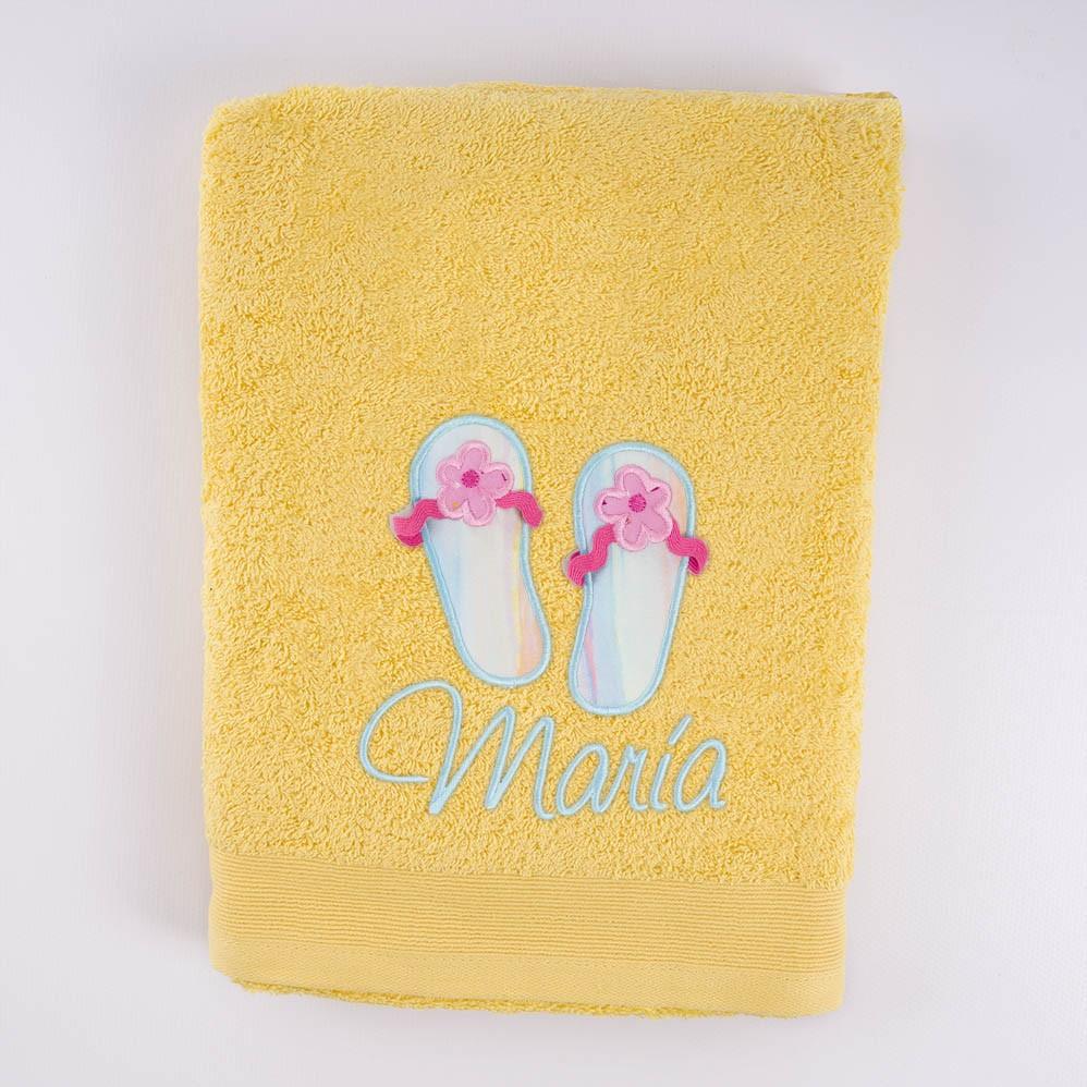 Toalla Personalizada Bordada Niña Sandalias Nanetes