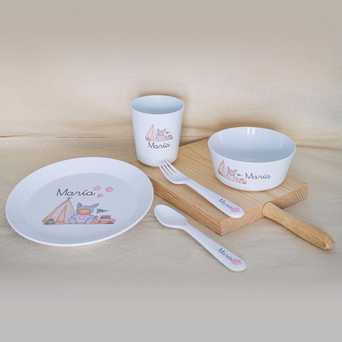 Vajilla Personalizada Infantil con Nombre Camping Rosa Boann - Nanetes #
