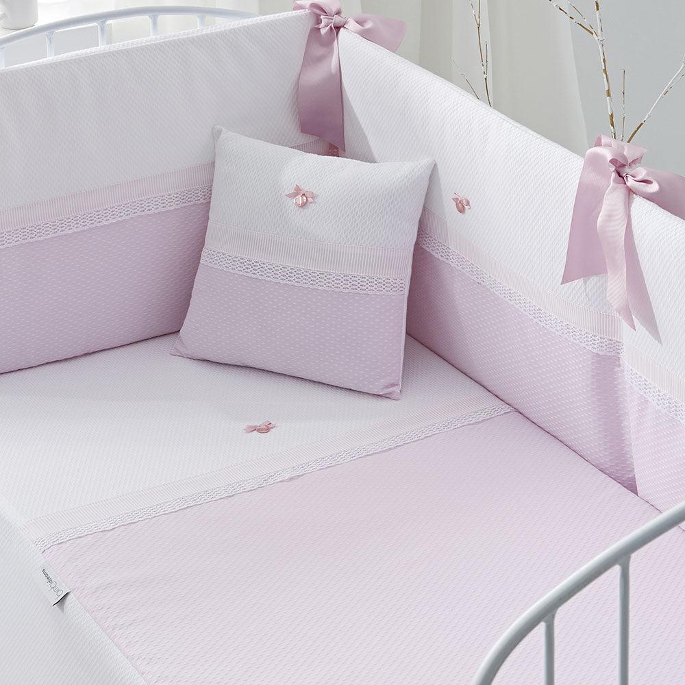 Chichonera clásica en rosa y gris con edredón cuna y puntilla - Textil Bebé